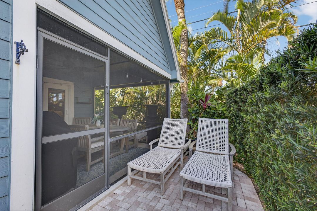 For Sale: $876,000 (3 beds, 2 baths, 1593 Square Feet)