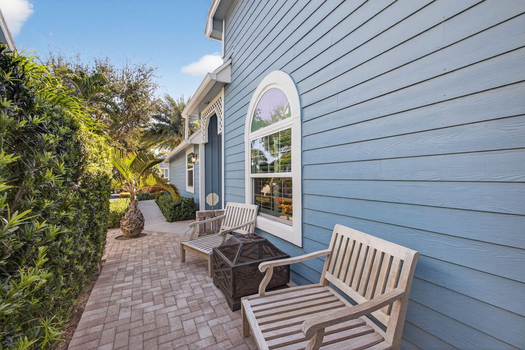 For Sale: $876,000 (3 beds, 2 baths, 1593 Square Feet)