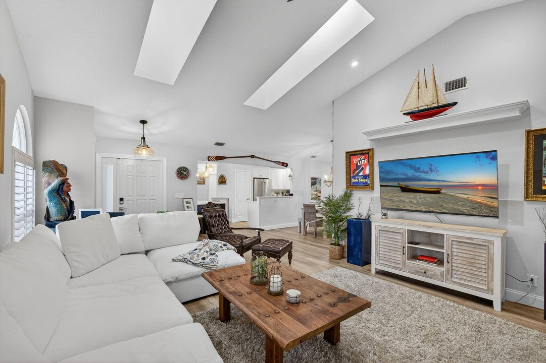 For Sale: $876,000 (3 beds, 2 baths, 1593 Square Feet)