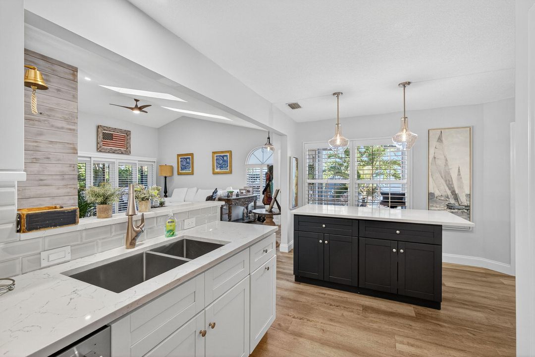 For Sale: $876,000 (3 beds, 2 baths, 1593 Square Feet)