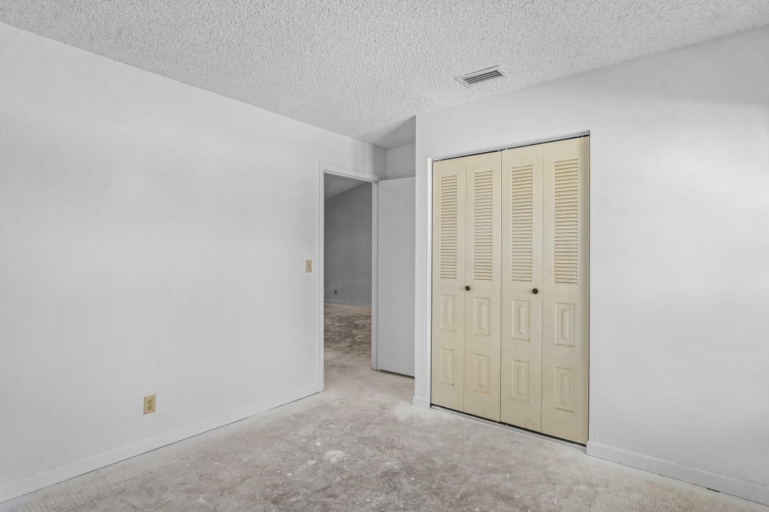 For Sale: $225,000 (2 beds, 2 baths, 958 Square Feet)