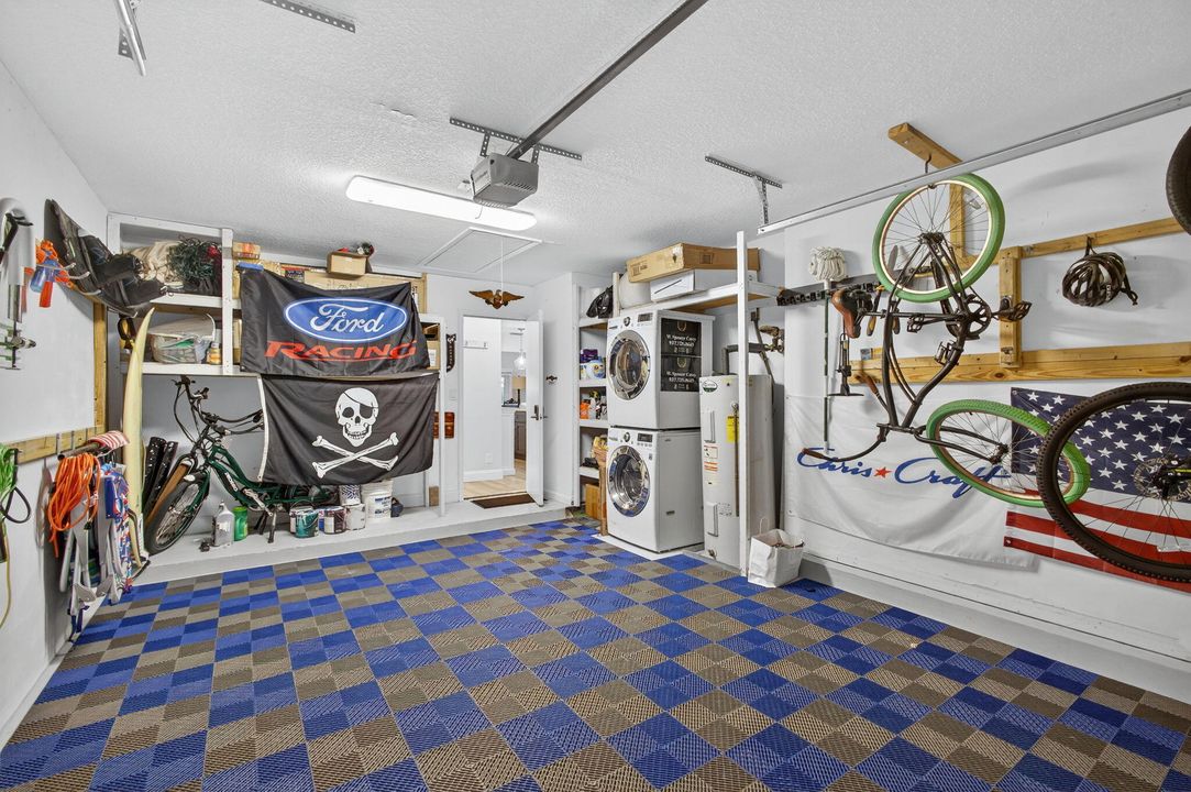 For Sale: $876,000 (3 beds, 2 baths, 1593 Square Feet)