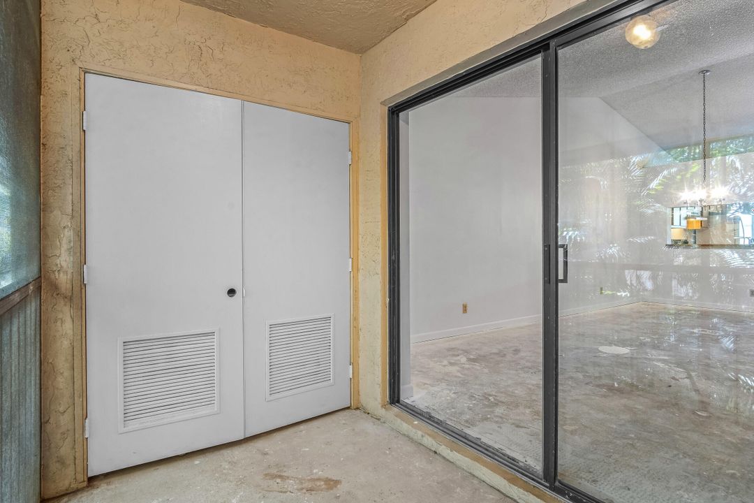 For Sale: $225,000 (2 beds, 2 baths, 958 Square Feet)