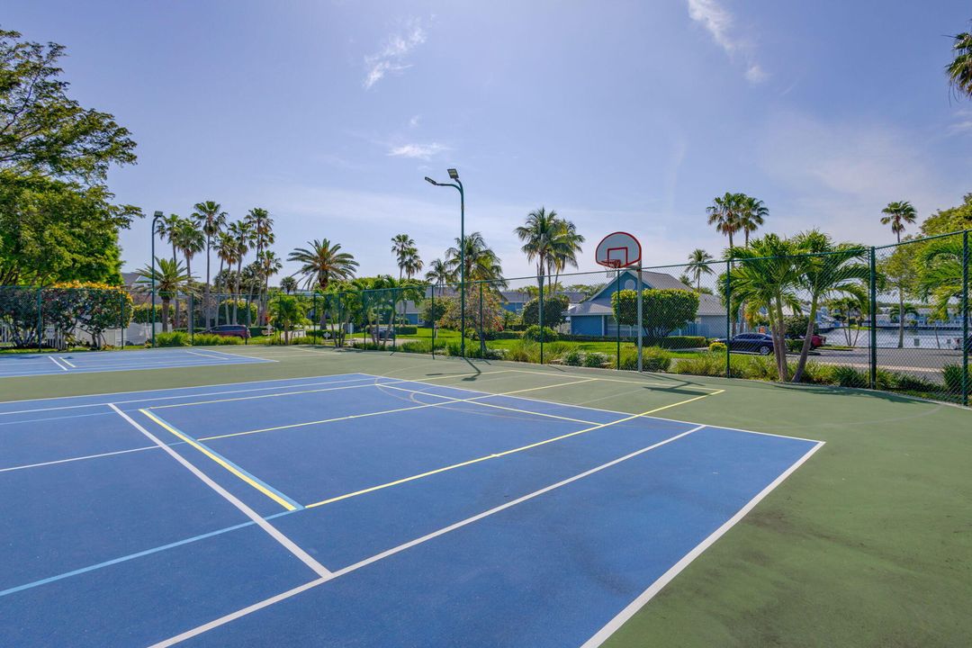 For Sale: $876,000 (3 beds, 2 baths, 1593 Square Feet)