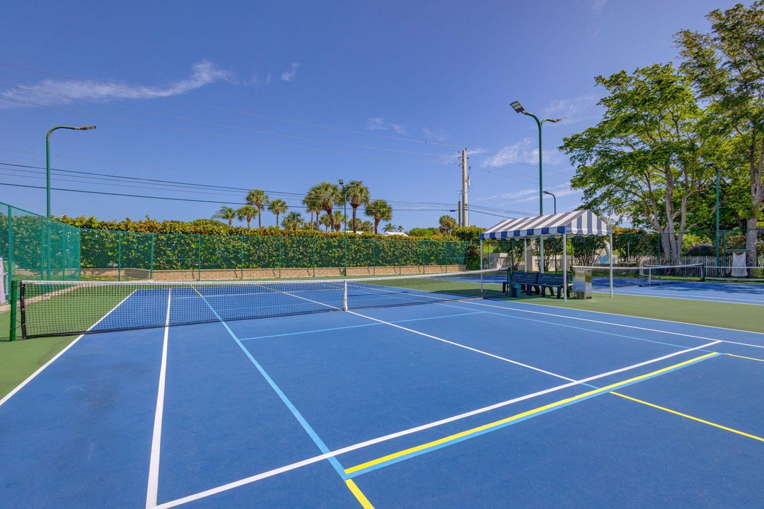 For Sale: $876,000 (3 beds, 2 baths, 1593 Square Feet)