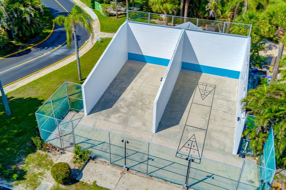 For Sale: $876,000 (3 beds, 2 baths, 1593 Square Feet)