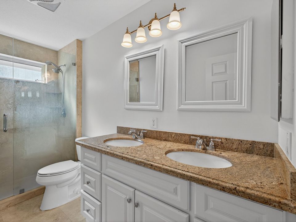 待售: $720,000 (4 贝兹, 3 浴室, 2469 平方英尺)