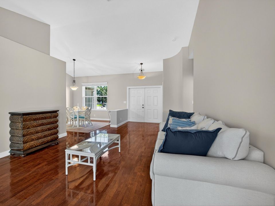 待售: $720,000 (4 贝兹, 3 浴室, 2469 平方英尺)