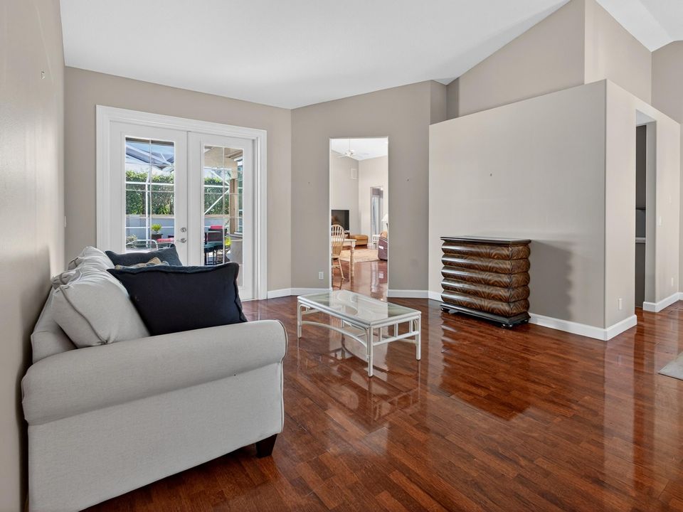 待售: $720,000 (4 贝兹, 3 浴室, 2469 平方英尺)