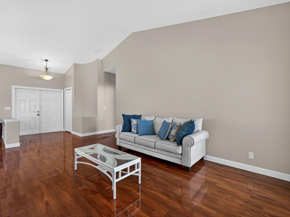 待售: $720,000 (4 贝兹, 3 浴室, 2469 平方英尺)