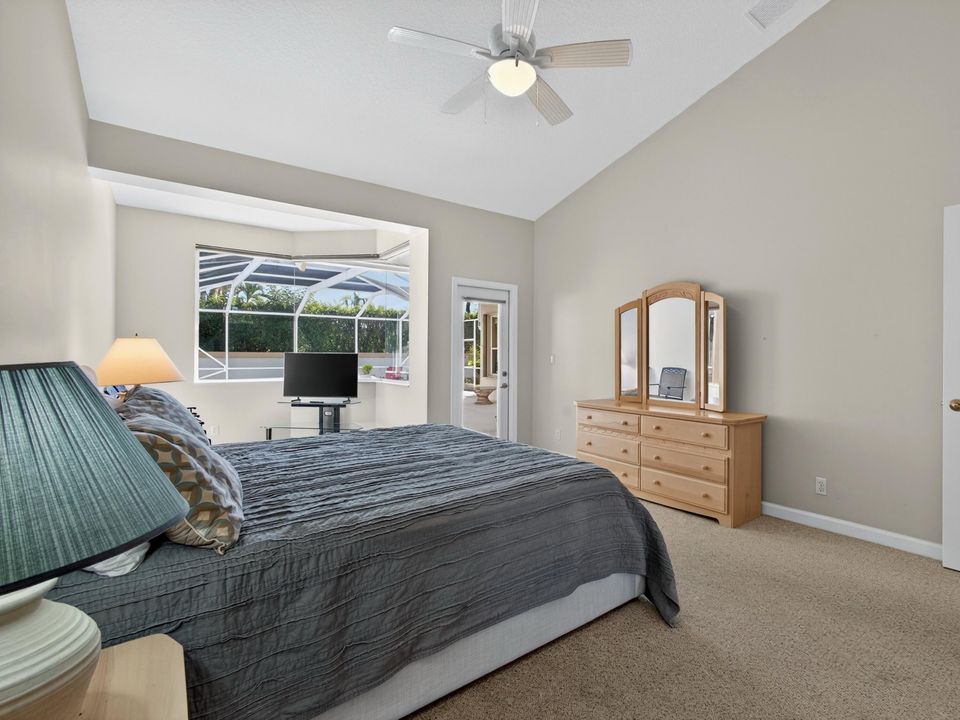 待售: $720,000 (4 贝兹, 3 浴室, 2469 平方英尺)