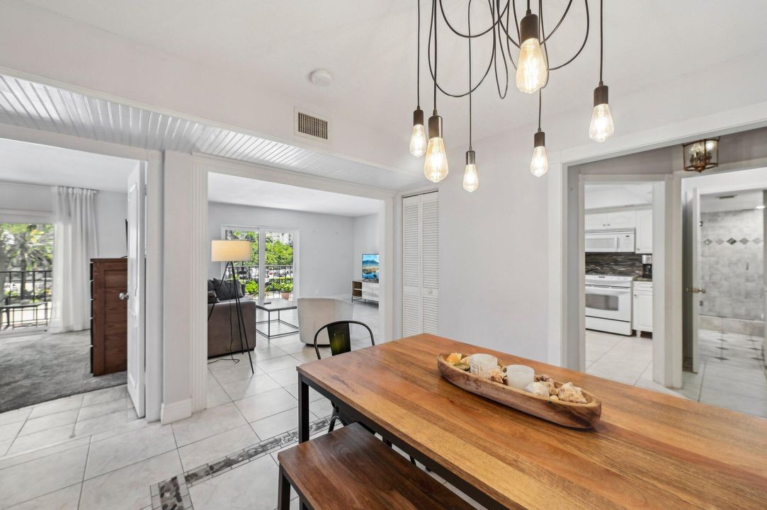 For Sale: $379,000 (2 beds, 2 baths, 1145 Square Feet)