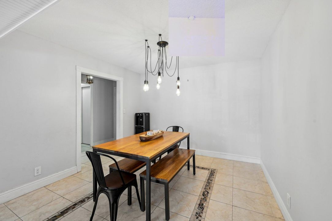 For Sale: $379,000 (2 beds, 2 baths, 1145 Square Feet)