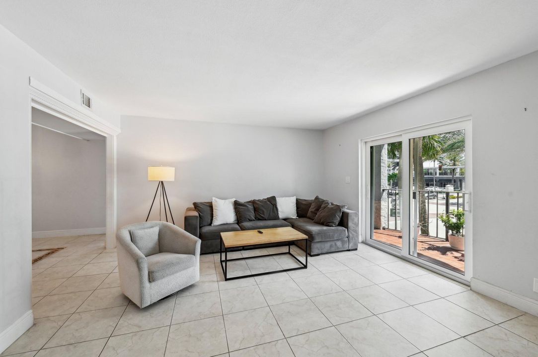 For Sale: $379,000 (2 beds, 2 baths, 1145 Square Feet)