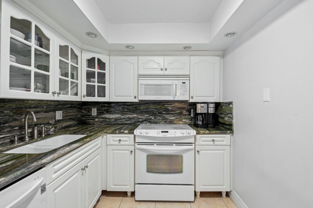 For Sale: $379,000 (2 beds, 2 baths, 1145 Square Feet)