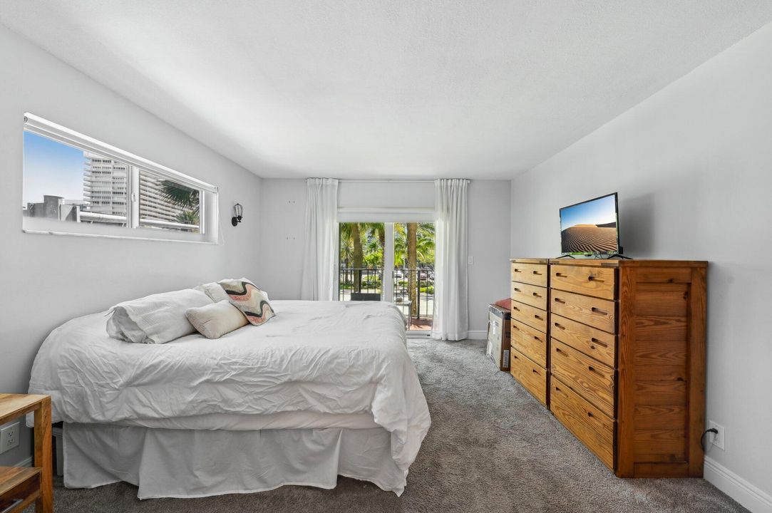 For Sale: $379,000 (2 beds, 2 baths, 1145 Square Feet)