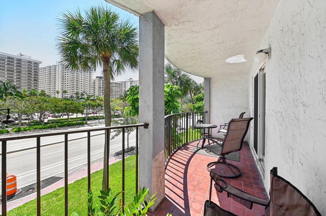 For Sale: $379,000 (2 beds, 2 baths, 1145 Square Feet)