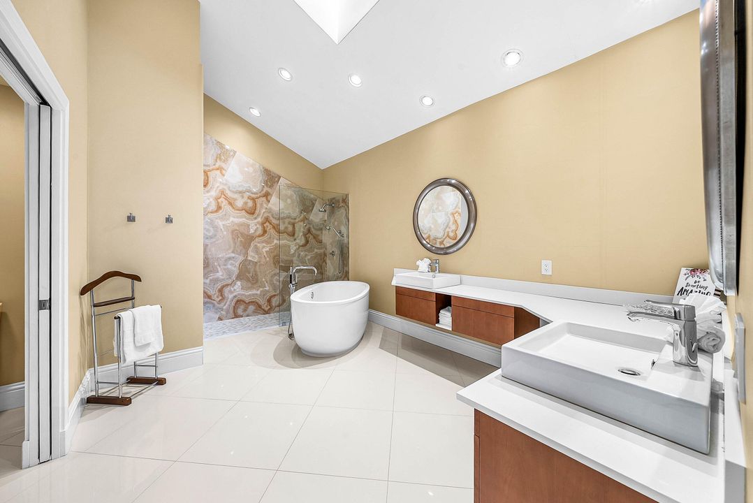 For Rent: $16,000 (4 beds, 4 baths, 2989 Square Feet)