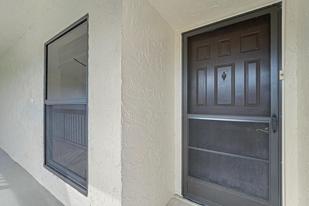 На продажу: $238,000 (2 спален, 2 ванн, 1133 Квадратных фут)