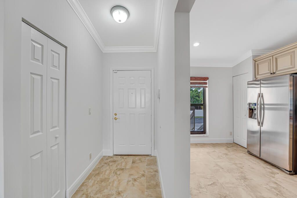 На продажу: $238,000 (2 спален, 2 ванн, 1133 Квадратных фут)