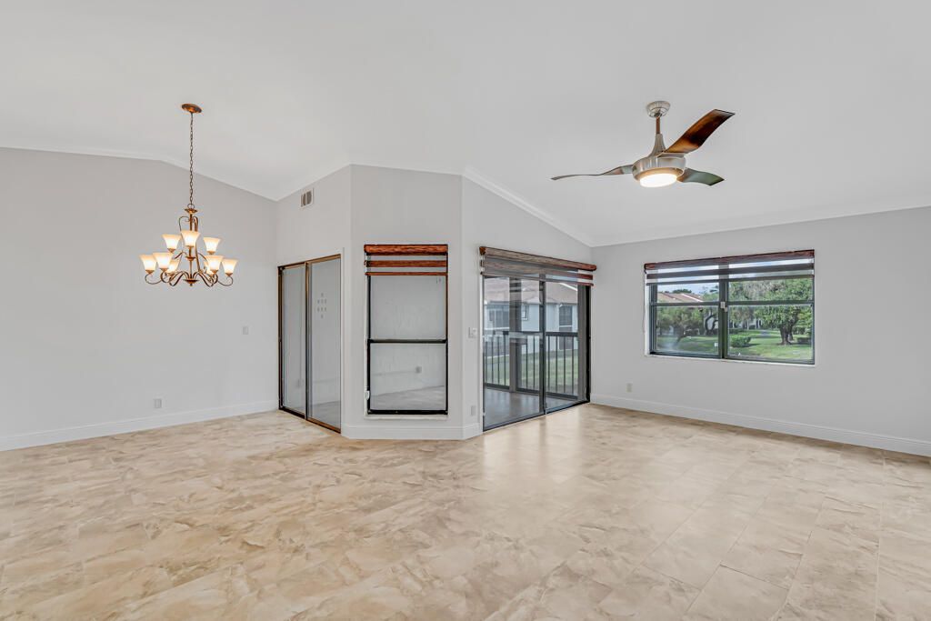 На продажу: $238,000 (2 спален, 2 ванн, 1133 Квадратных фут)