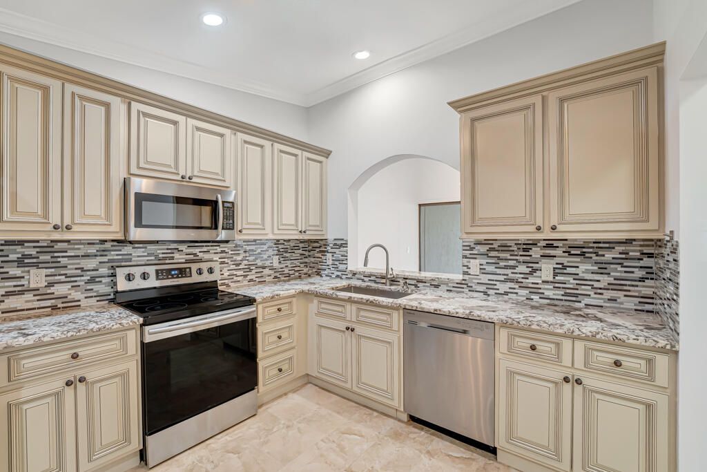 На продажу: $238,000 (2 спален, 2 ванн, 1133 Квадратных фут)