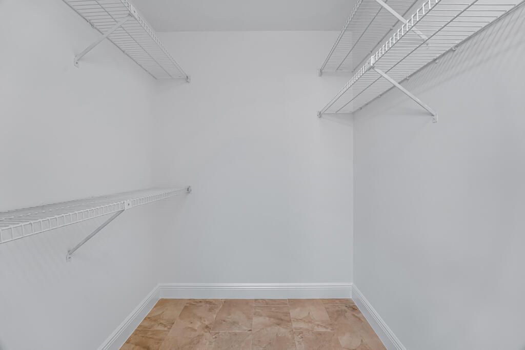 На продажу: $238,000 (2 спален, 2 ванн, 1133 Квадратных фут)