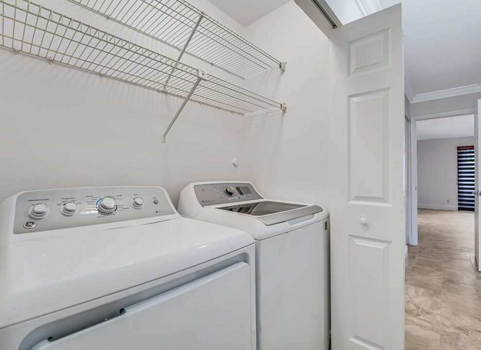 На продажу: $238,000 (2 спален, 2 ванн, 1133 Квадратных фут)