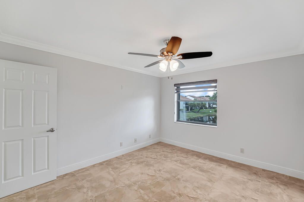 На продажу: $238,000 (2 спален, 2 ванн, 1133 Квадратных фут)