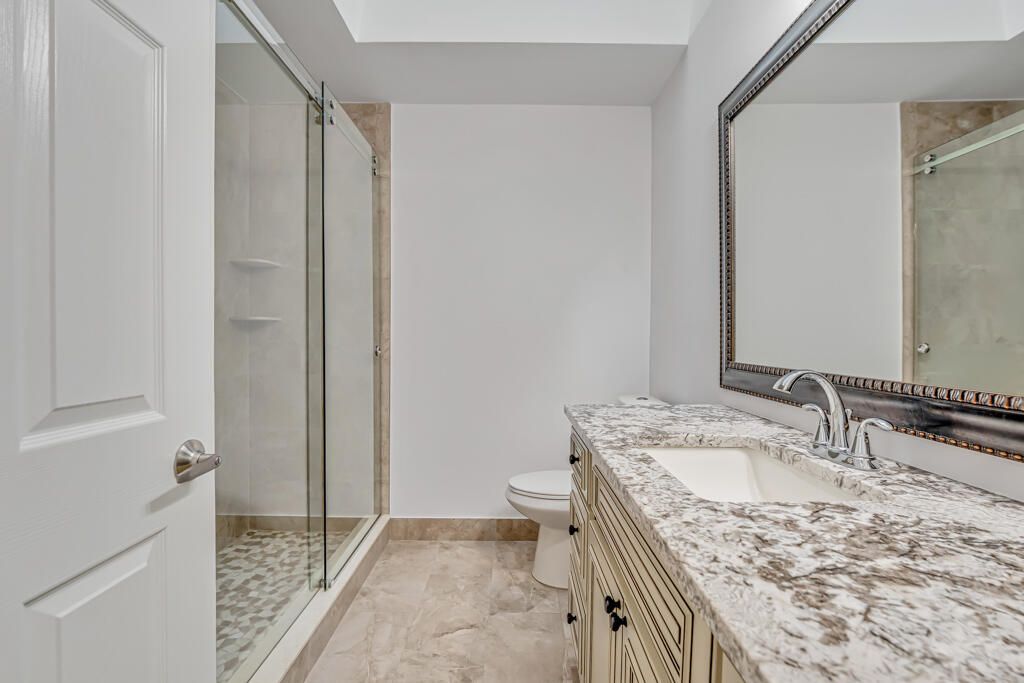 На продажу: $238,000 (2 спален, 2 ванн, 1133 Квадратных фут)