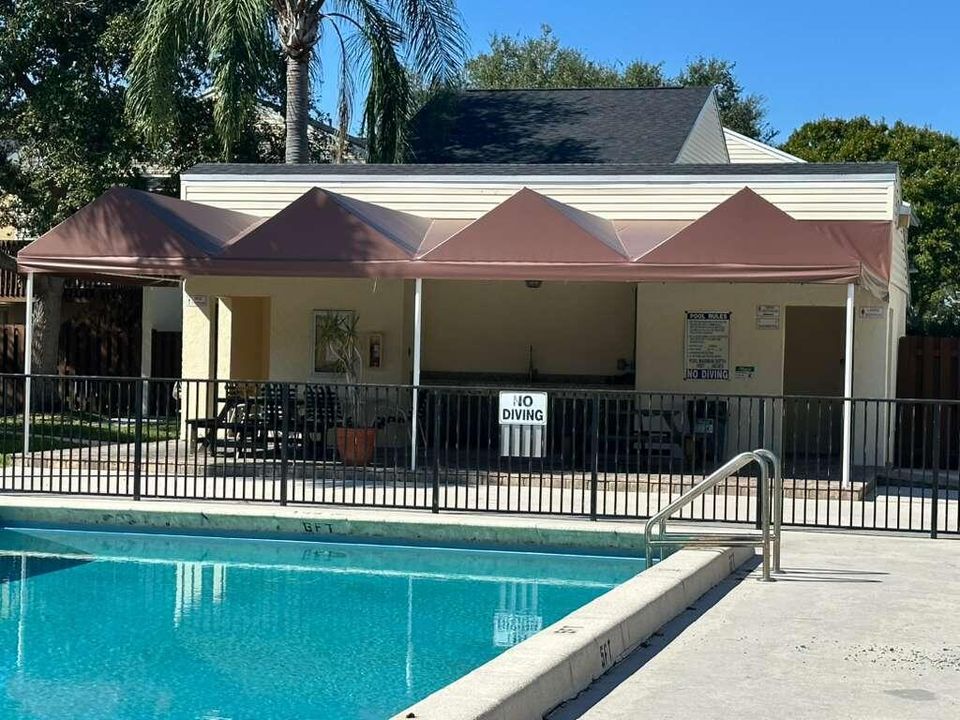 For Sale: $185,000 (1 beds, 1 baths, 627 Square Feet)