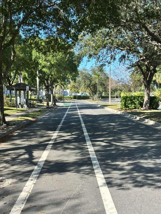 For Sale: $185,000 (1 beds, 1 baths, 627 Square Feet)