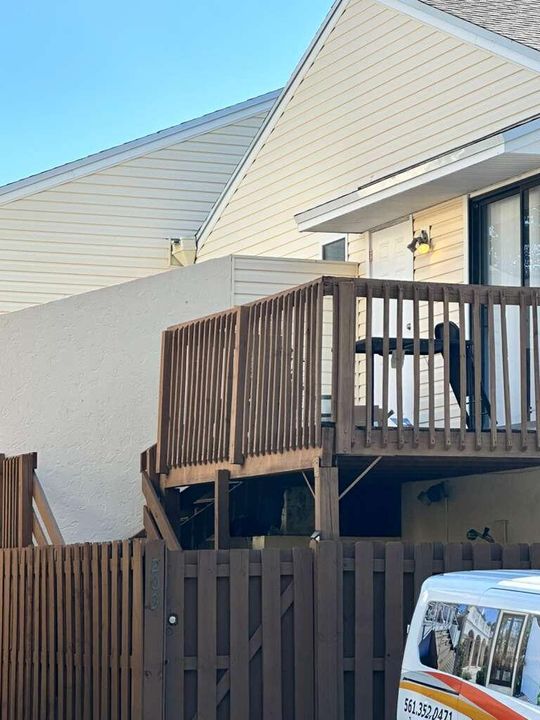 For Sale: $185,000 (1 beds, 1 baths, 627 Square Feet)