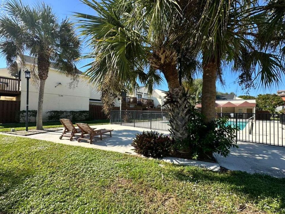 For Sale: $185,000 (1 beds, 1 baths, 627 Square Feet)