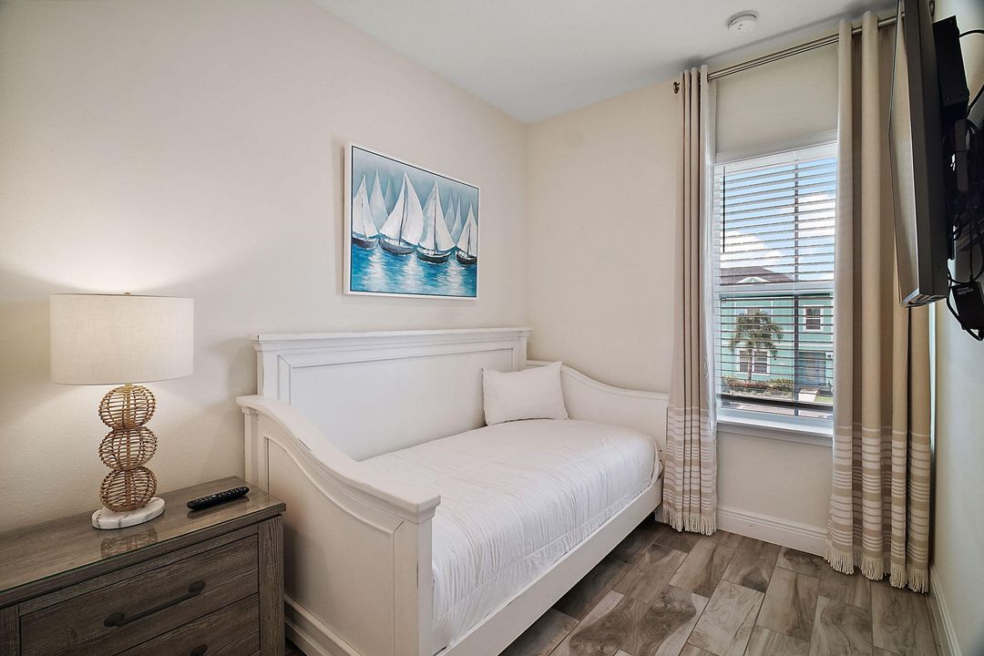 For Sale: $419,900 (2 beds, 2 baths, 1380 Square Feet)