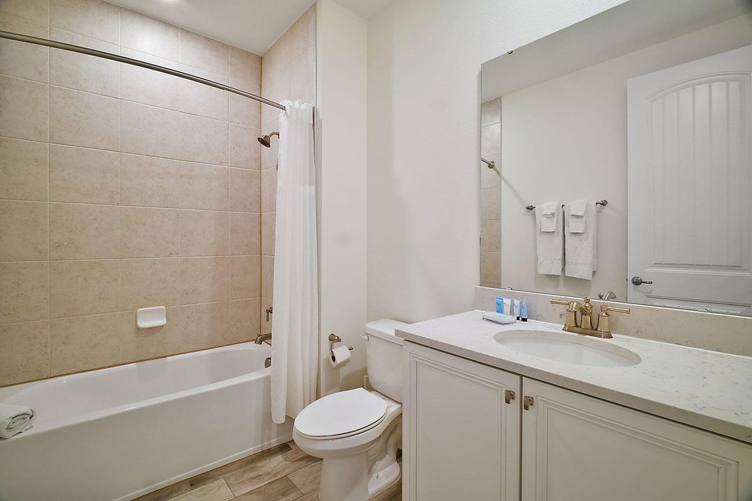 For Sale: $419,900 (2 beds, 2 baths, 1380 Square Feet)