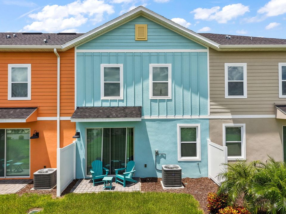 For Sale: $419,900 (2 beds, 2 baths, 1380 Square Feet)