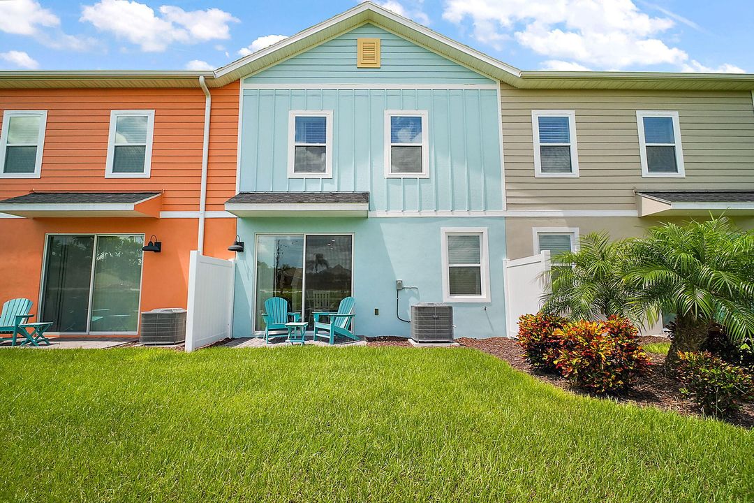 For Sale: $419,900 (2 beds, 2 baths, 1380 Square Feet)