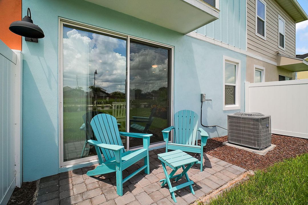 For Sale: $419,900 (2 beds, 2 baths, 1380 Square Feet)