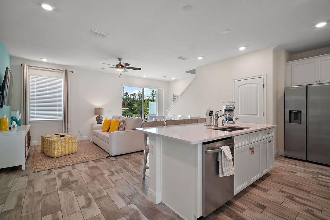 For Sale: $419,900 (2 beds, 2 baths, 1380 Square Feet)