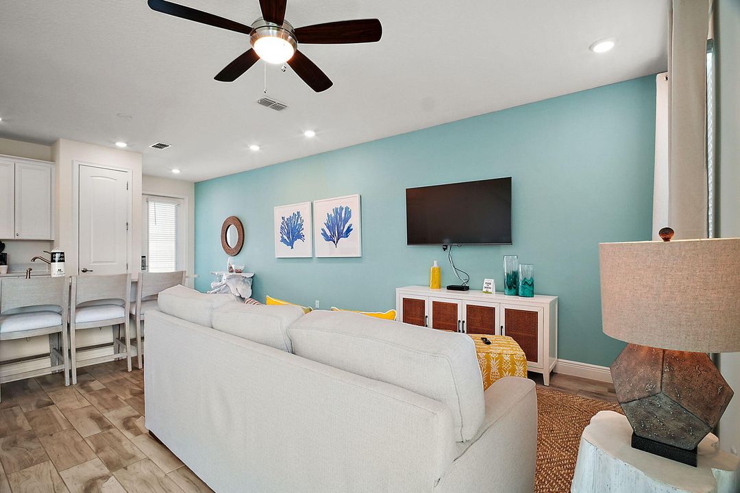 For Sale: $419,900 (2 beds, 2 baths, 1380 Square Feet)