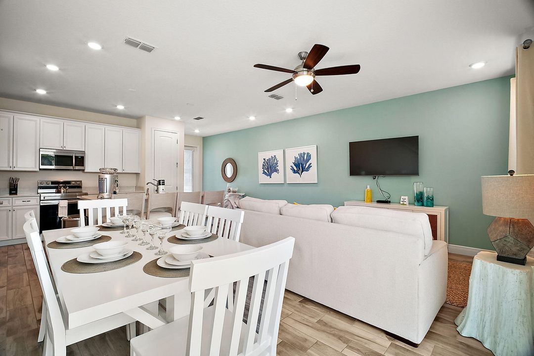 For Sale: $419,900 (2 beds, 2 baths, 1380 Square Feet)