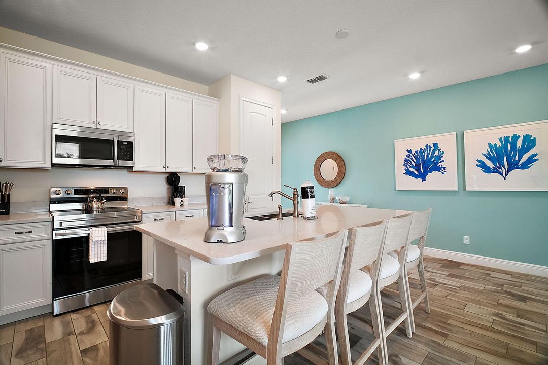 For Sale: $419,900 (2 beds, 2 baths, 1380 Square Feet)