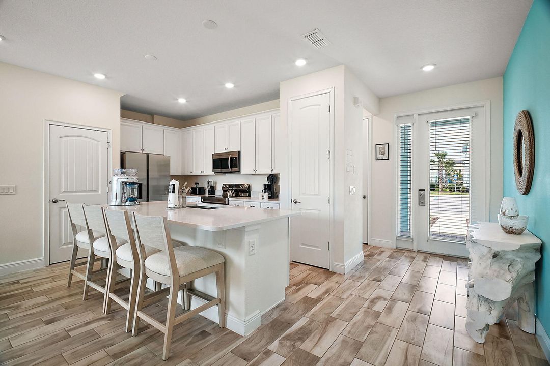 For Sale: $419,900 (2 beds, 2 baths, 1380 Square Feet)