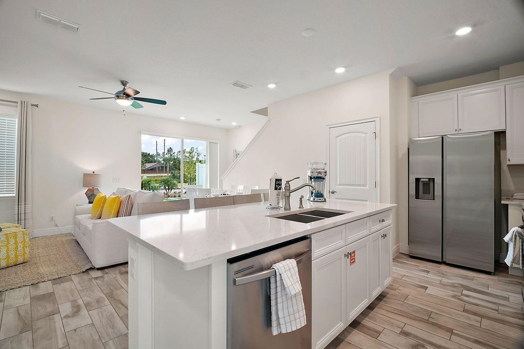 For Sale: $419,900 (2 beds, 2 baths, 1380 Square Feet)