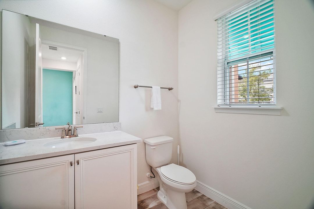 For Sale: $419,900 (2 beds, 2 baths, 1380 Square Feet)