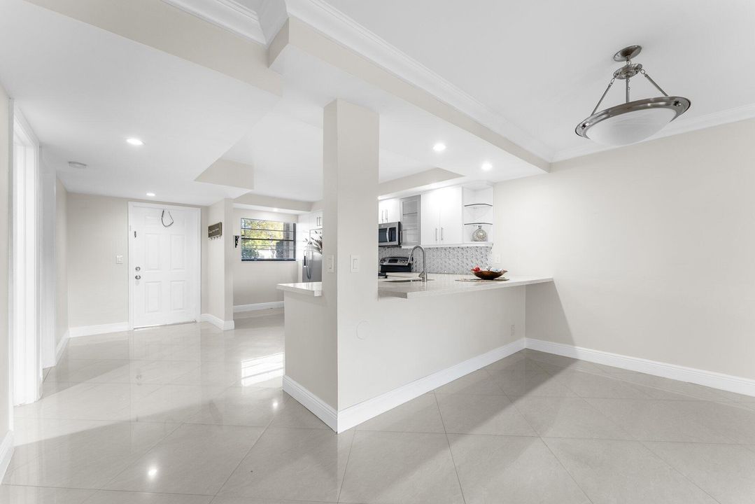 For Rent: $2,400 (2 beds, 2 baths, 1218 Square Feet)