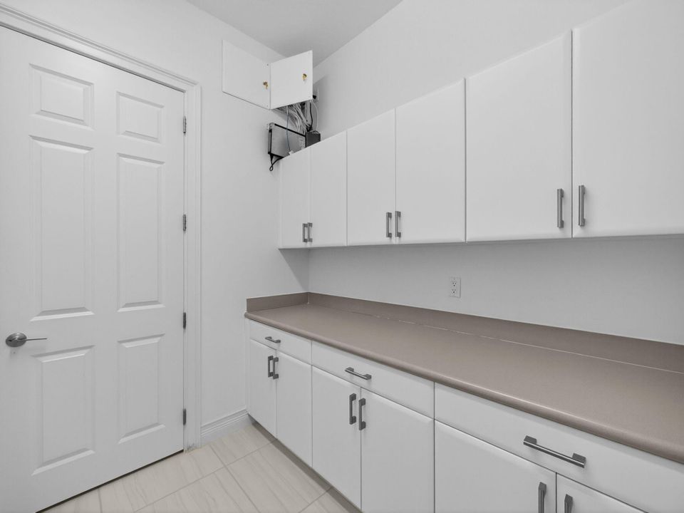 For Sale: $1,899,999 (3 beds, 3 baths, 3060 Square Feet)