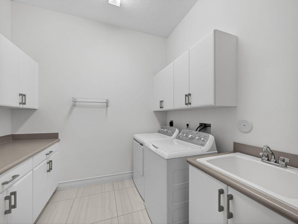 For Sale: $1,899,999 (3 beds, 3 baths, 3060 Square Feet)