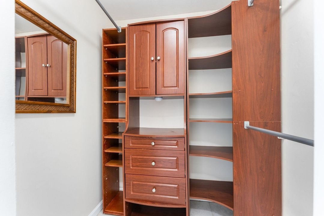 For Rent: $2,400 (2 beds, 2 baths, 1218 Square Feet)